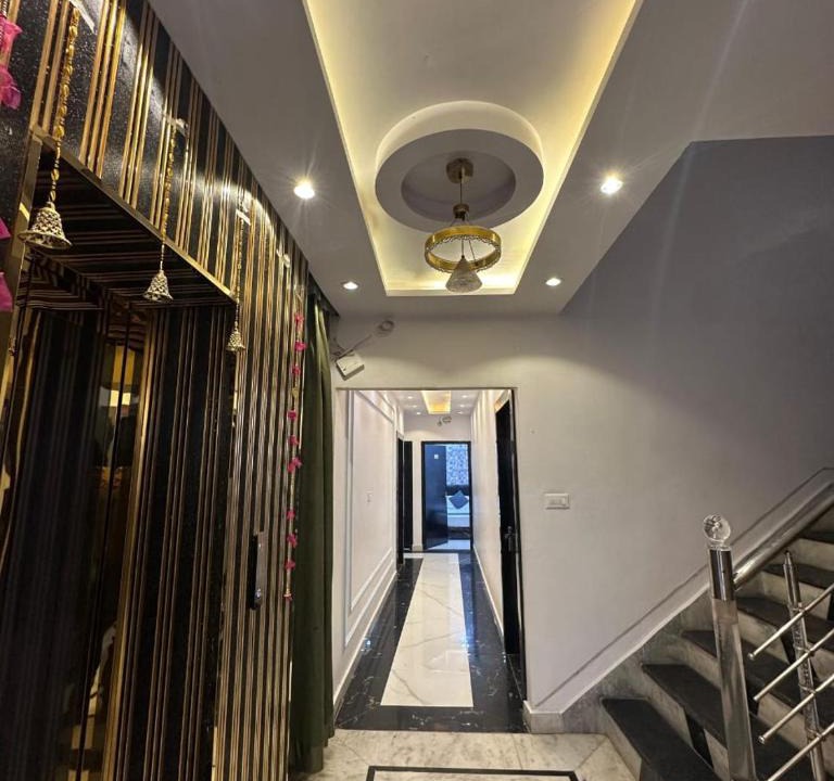 Allahabad Hotel | PEPAL TREE Hotel