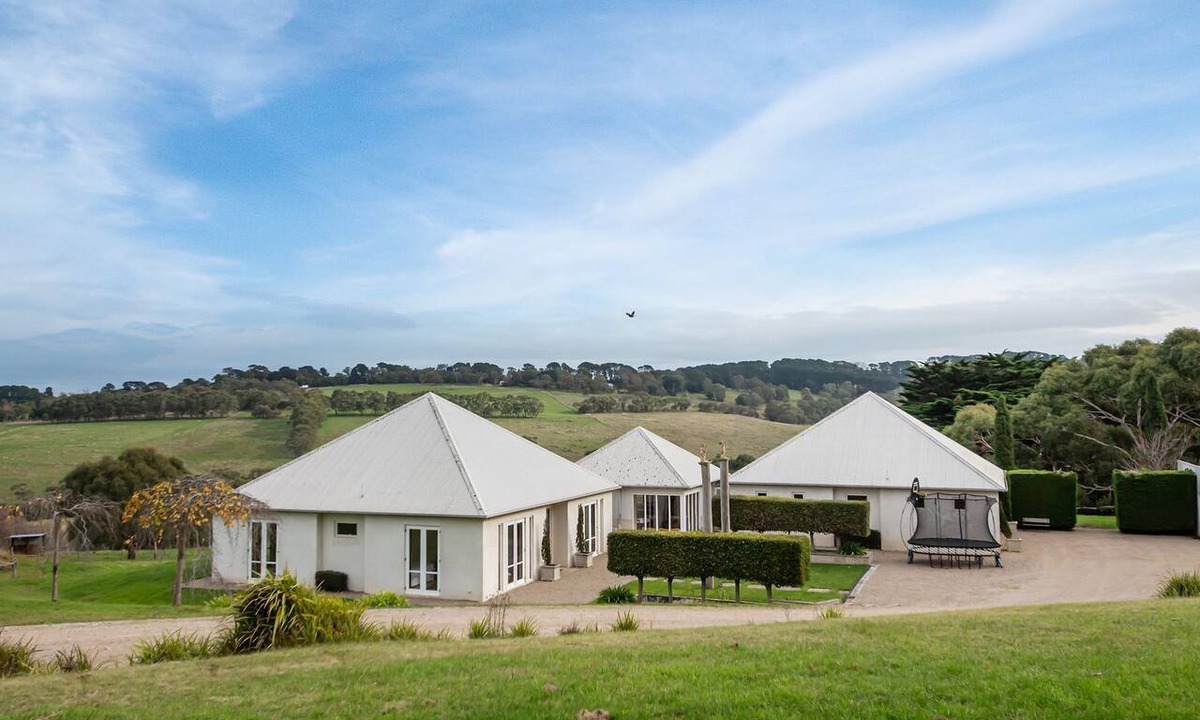 Shoreham House | Pet Friendly - Shoreham Homestead Walk to Vineyards