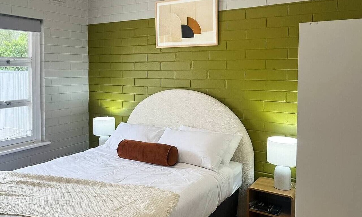Plympton House | Plympton Hideaway | Minutes to the Beach & City