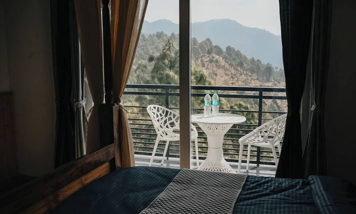 Nainital Hotel | PREMIUM HOTEL BLUE P-I-N-E PALACE