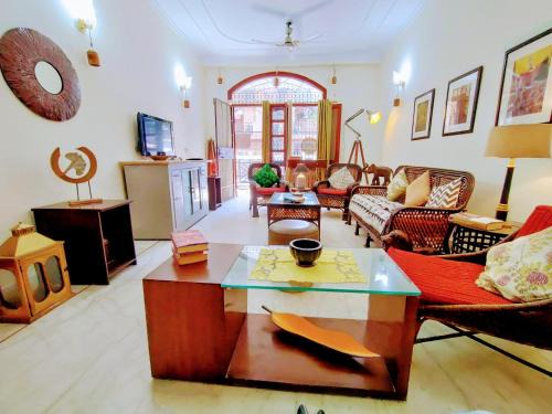 South Extension House | Prime Location Stay near AIIMS, Pragati Maidan, CP & Metro