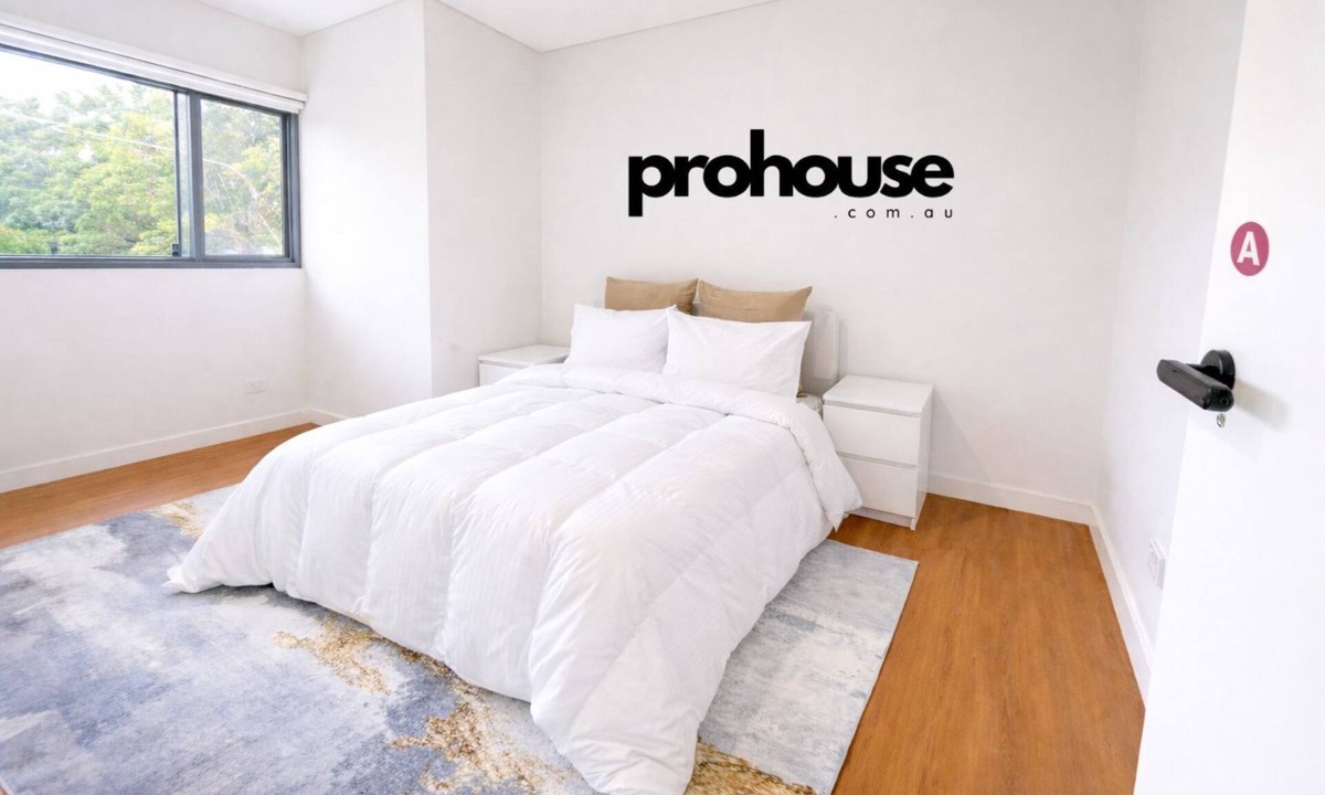Wolli Creek Hotel | ProHouse - One room in a 3bed3bath apartment near airport and Sydney CBD (R1)