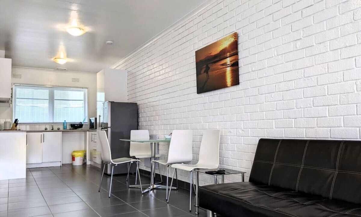Oak Park House | *PROMO!* Next to Train Station!