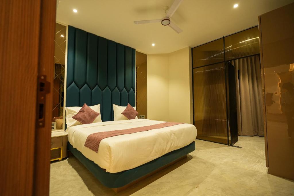 Pune Hotel | Pune Pride Navle Bridge
