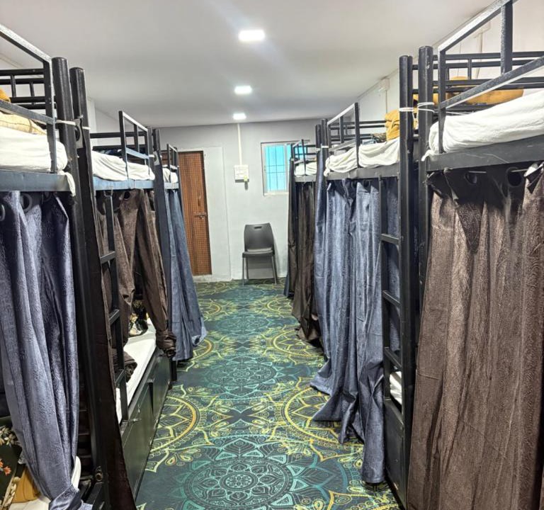 Malad West Hostel | Quick stay hostel