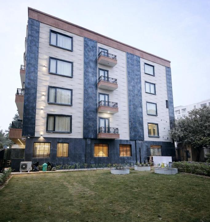 Sushant Lok House | QuickIn Stayz Near Paras Hospital Golf Course Rd Sector 43 Gurgaon