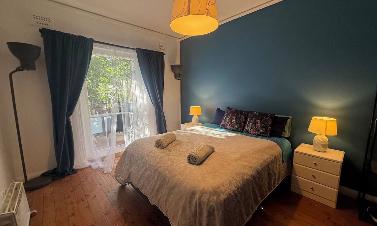 Manly Apartment | Quiet and central Manly location. 5 Minutes walk to the beach!