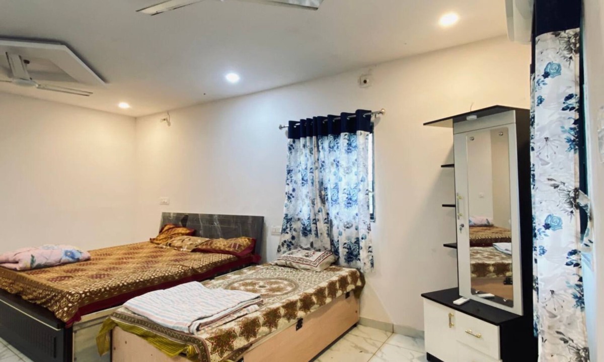 Rajpipla Hotel | Radheshyam homestay