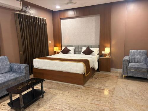 Mayiladuthurai Hotel | Raj Hussain Land Mark Hotel
