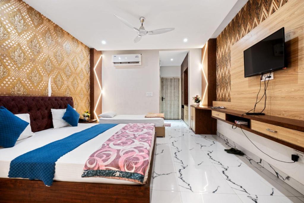 Ayodhya Hotel | RBS Hotel & Restaurant 5 mint walking distance from Ram Janam Bhumi
