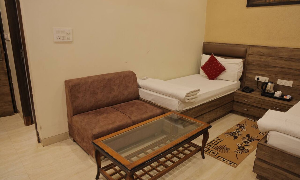 Mathura Hotel | Regal Hotel and Restaurant