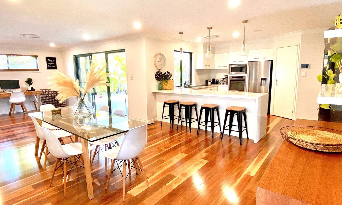 Burleigh Waters House | Resort Style Family Resort - Burleigh Waters