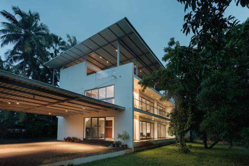 Inna House | Riverside Canopy