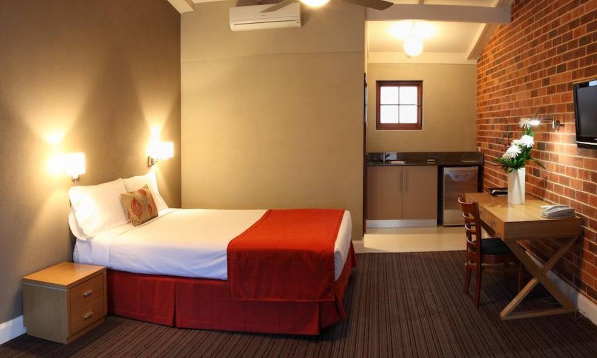 Guildford Hotel | Rose & Crown Hotel