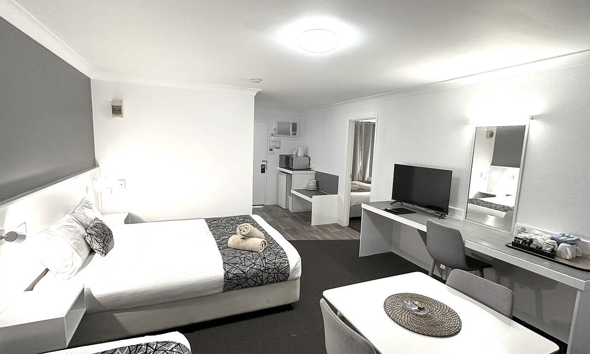 Woolgoolga Hotel | Rosebourne Gardens Motel