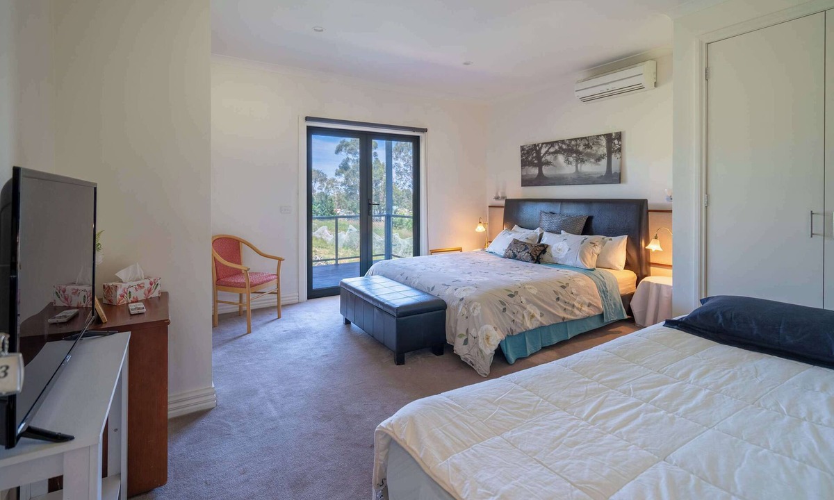 Labertouche House | Rustic Winery Villa | Queen + Single Bed Room3 with En-Suite