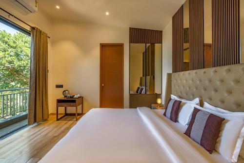 Atvan Ski Chalet | SaffronStays Hillside Harrier - Swiss-style cottages in Lonavala with balconies & bathtub
