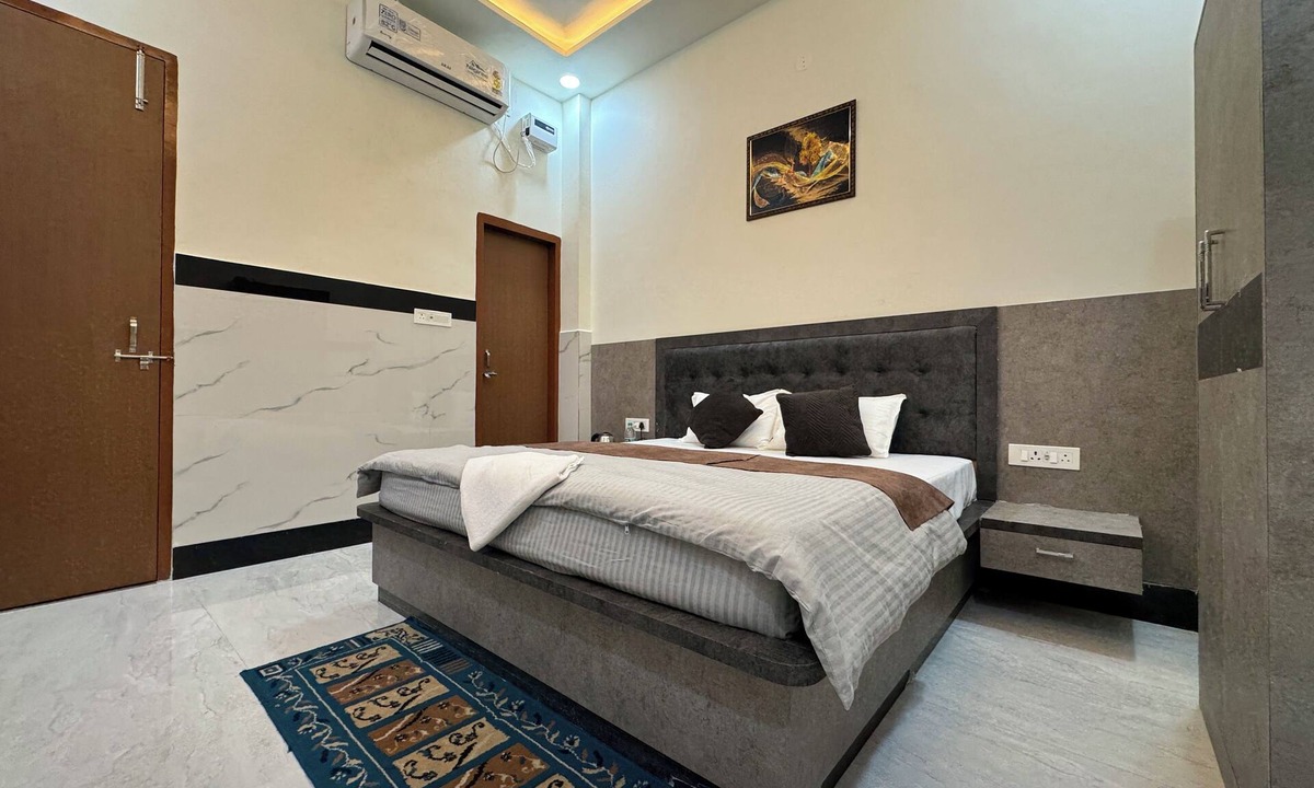 Vrindavan Hotel | Satya Nikunj INN