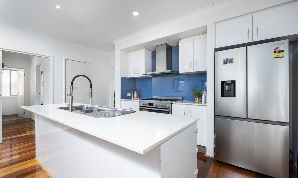 Clyde North House | Selandra Rise - 4 bedroom Private Charm