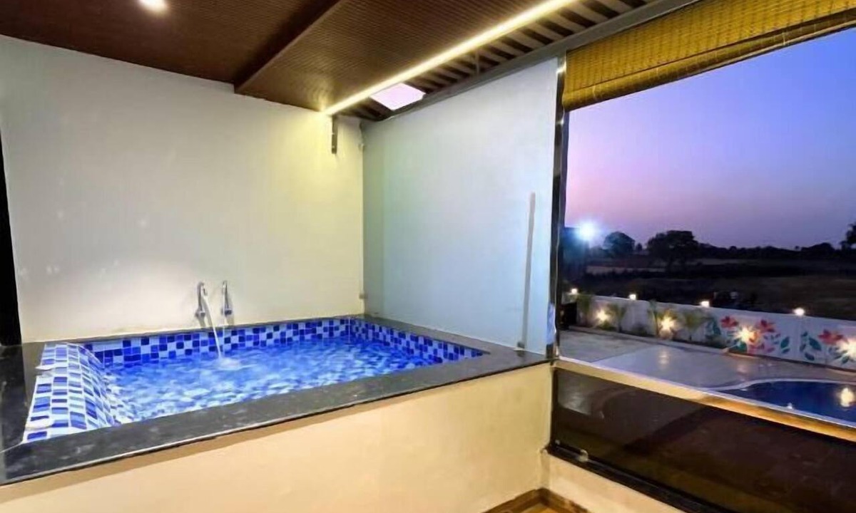Rau Hotel | Serene-Restaurant Rooms and Banquet