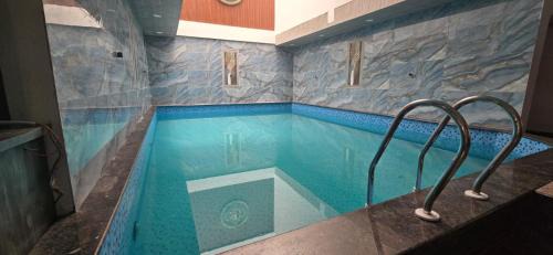 Bommayapalayam Hotel | SG Square Grand Beach Resort