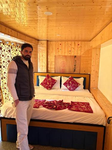 Laripora Hotel | Shahi Darbar Guest House & Restaurant