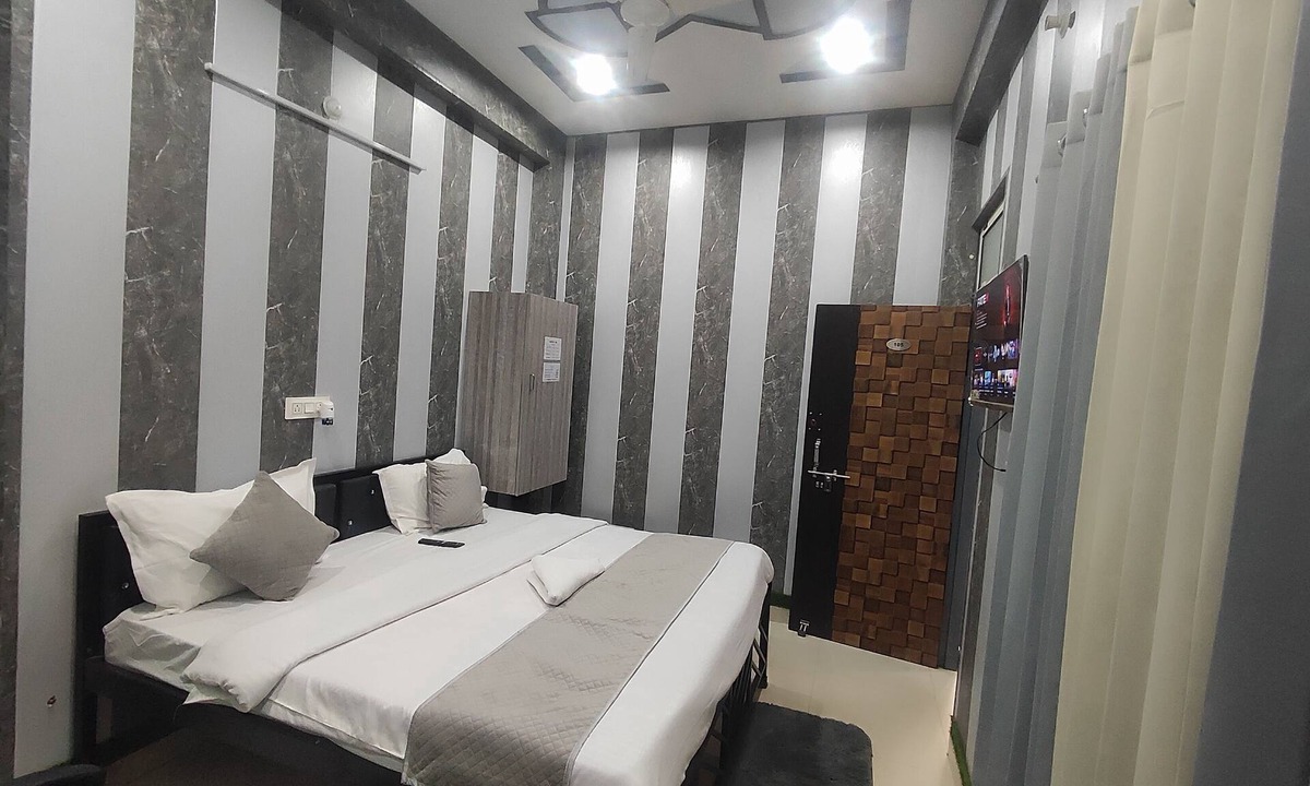 Gomti Nagar Hotel | Sharvil inn