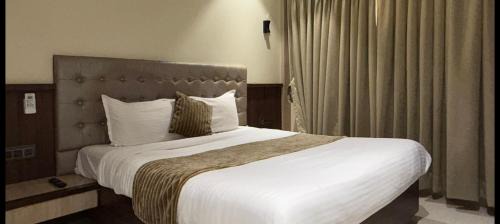 Vile Parle Hotel | Shine Hospitality Residency