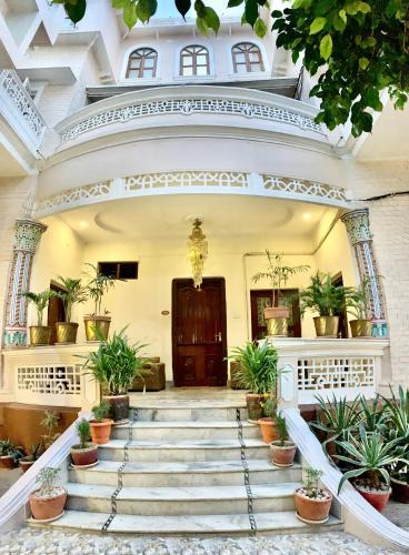 Varanasi Hotel | Shree Ganesha Palace Near Kashi Vishwanath Temple