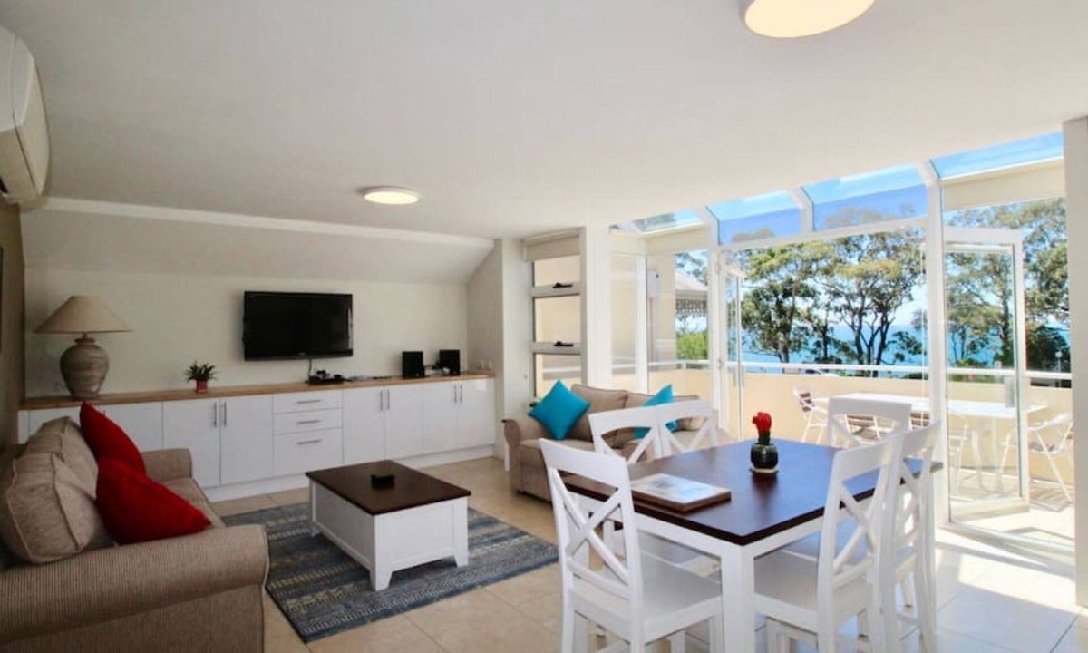 Huskisson Apartment | Simply THE Best by Book Jervis Bay Waterviews over the park