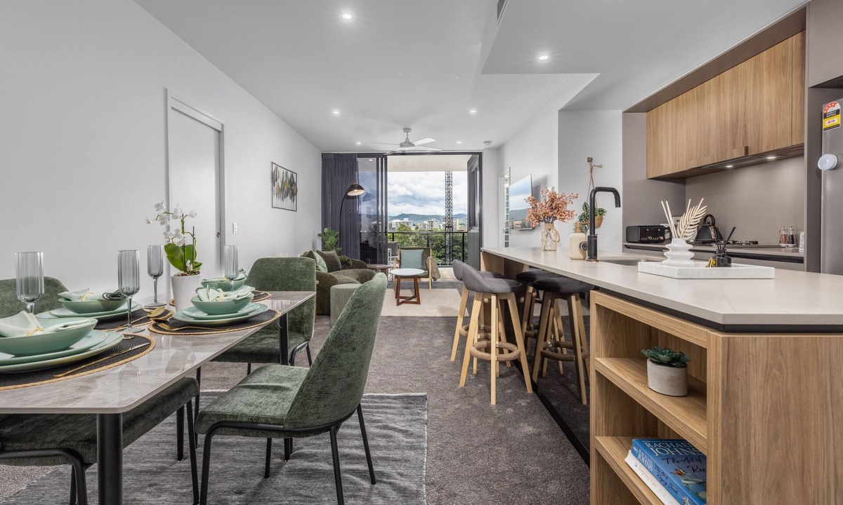 West End Apartment | Sky-high rooftop pool, West End