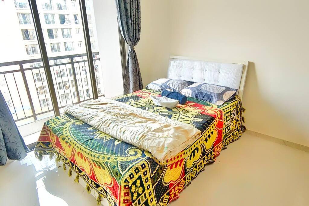 Vasai East Apartment | Sky High View~Premium & Budget friendly~Wifi~AC~TV