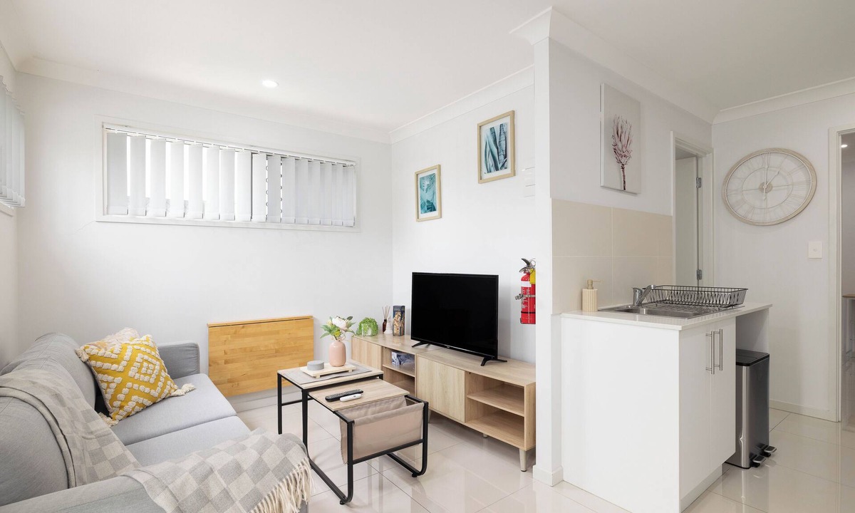 Rocklea Apartment | Smart Suites Self Check-in Apartments - 39A Freney