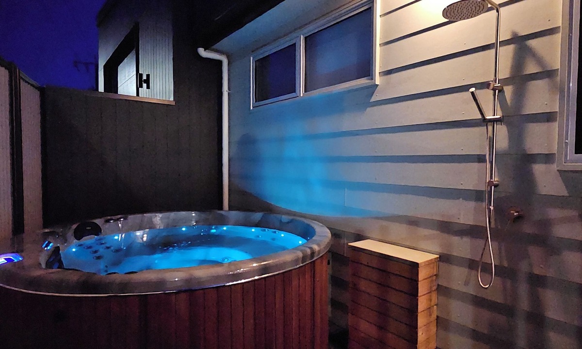 Encounter Bay House | Spa Encounters by the Bay - Soak, Play, Relax, Unwind and Enjoy