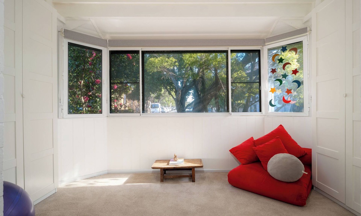 Marrickville House | Spacious 2BR, 2BA Creative Haven Near Cafes, Music + Art