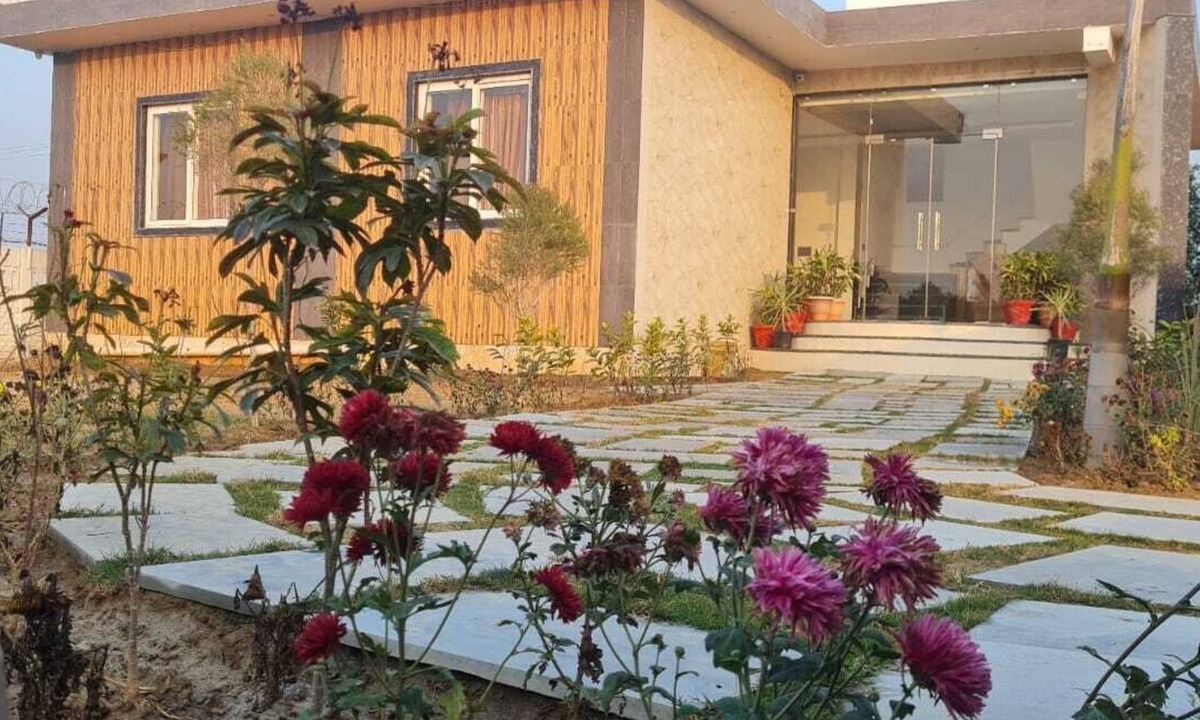 Mathura Villa | Spacious 4 bedroom villa with AC in Govardhan Near Radha Kund,Mathura, UP India