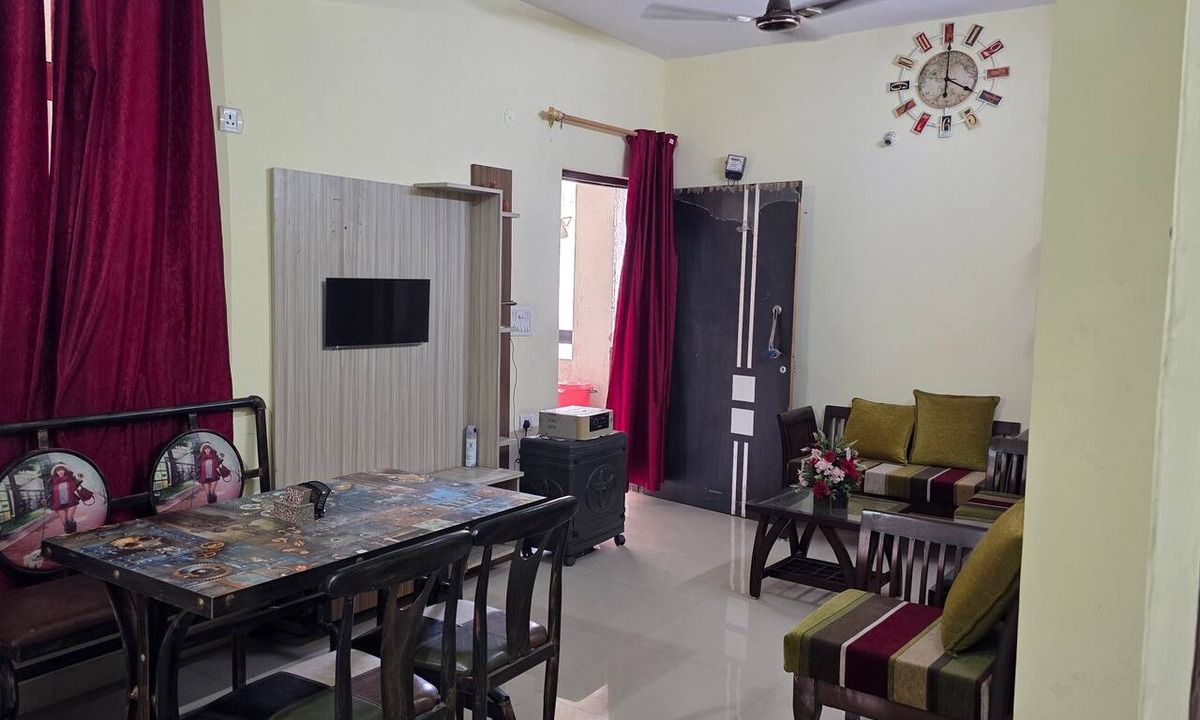 Shivalik Nagar Apartment | Spacious & Cozy 2BHK Retreat , Pet-Friendly , Near SIDCUL & Har Ki Pauri