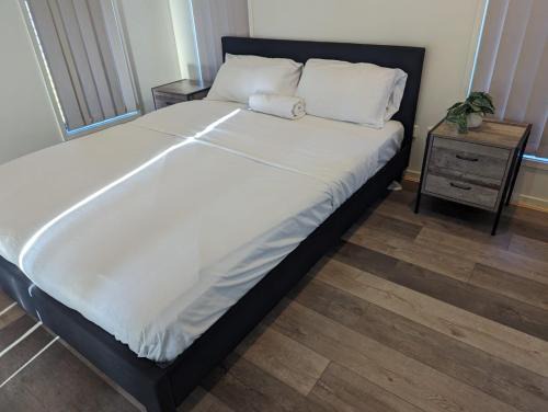 Gladstone House | Spacious Entire 4Bedroom House in Gladstone 1 to 8 People can Stay