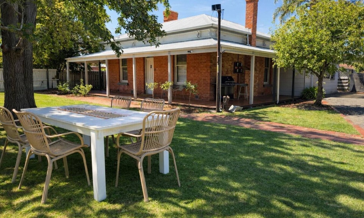 Sale House | Spacious, Stylish Group Stay, Sleeps 12, 5b/3 Bath