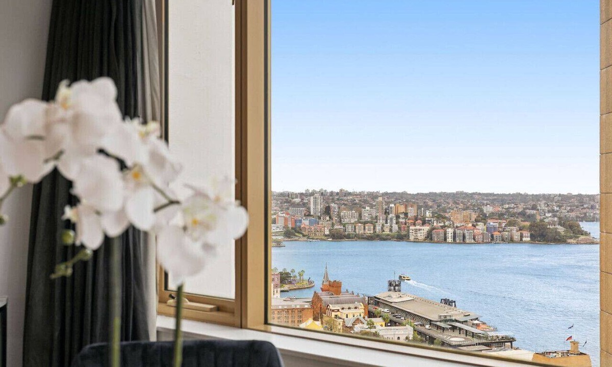 The Rocks Apartment | Spectacular Apartment with Harbour Bridge Views!