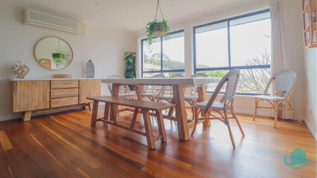 Caves Beach House | Splendour Hideaway - Table games and oasis pool