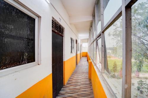 Gyanpur Hotel | SPOT ON New Diamond Hotel