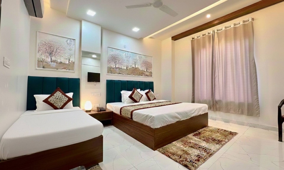 Vrindavan Hotel | SR PALACE