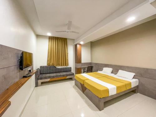 Bhuj Hotel | StayGuru Hari Om Residency