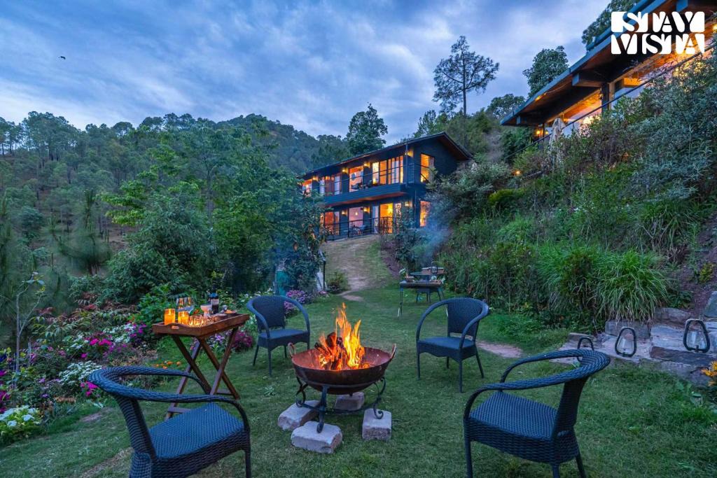 Kumarhatti Villa | StayVista at Leopard's Haus with BBQ & Bonfire