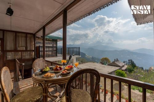 Kumharsain Villa | StayVista at Thanedhar Estate with Comp Breakfast