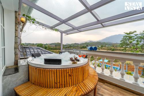 Bigha Apartment | StayVista at The Crystal Crest with Jacuzzi and BBQ