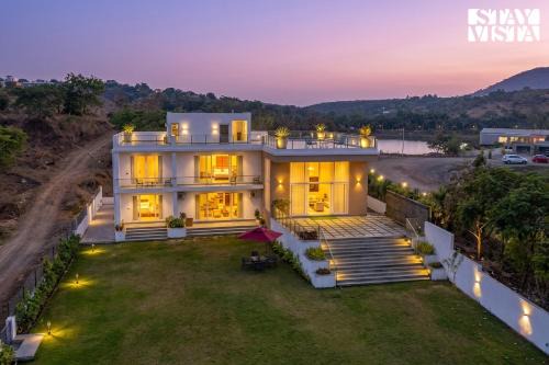 Anjaneri Villa | StayVista at Vayu Farm with BBQ, Bonfire & Lake View