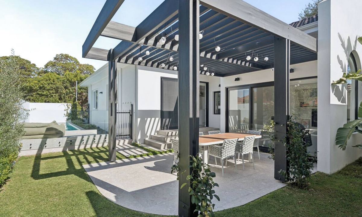 Mount Hawthorn House | Stunning Perth Summer Home with Pool, Gardens and Outdoor Living