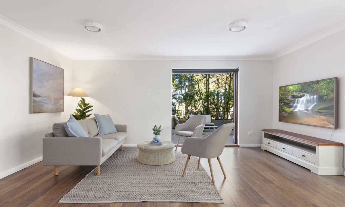 Newport Apartment | Stylish 3-Bed Newport Stay with Balcony